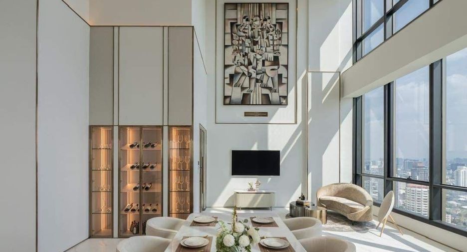For rent 3 bedrooms condo in Khlong Toei, Bangkok