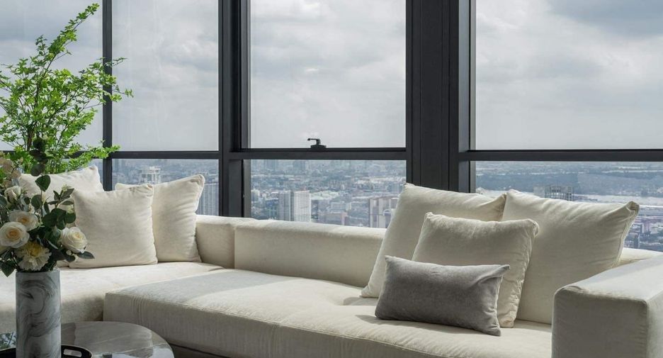 For rent 3 bedrooms condo in Khlong Toei, Bangkok