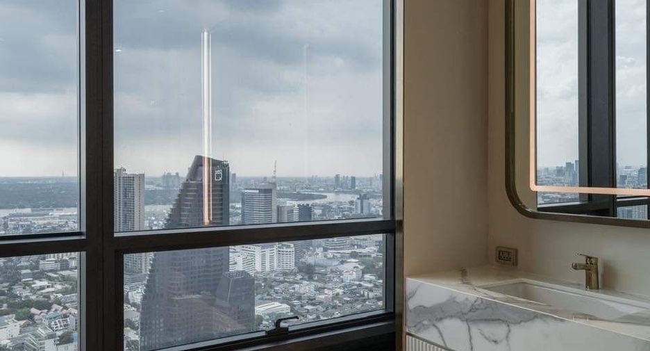 For rent 3 bedrooms condo in Khlong Toei, Bangkok