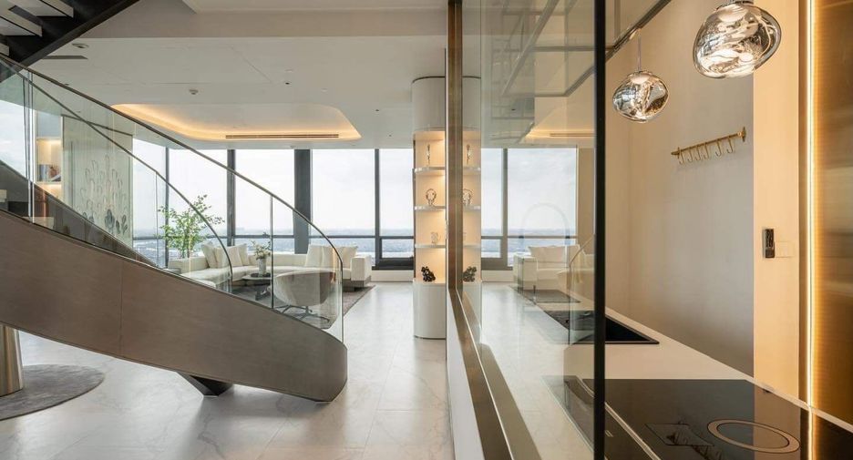 For rent 3 bedrooms condo in Khlong Toei, Bangkok