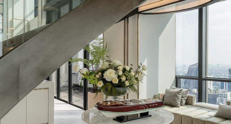 For rent 3 bedrooms condo in Khlong Toei, Bangkok