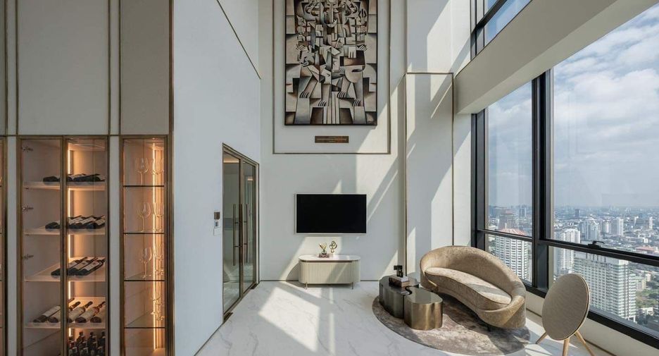 For rent 3 bedrooms condo in Khlong Toei, Bangkok