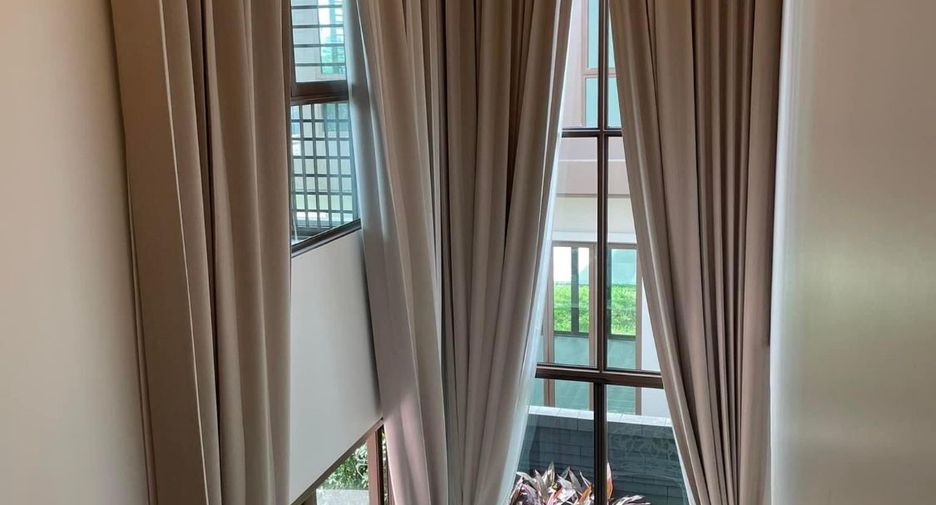 For rent 4 bedrooms house in Bang Kapi, Bangkok