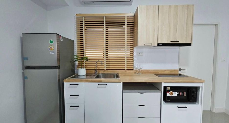 For rent 3 bedrooms townhouse in Bang Phli, Samut Prakan