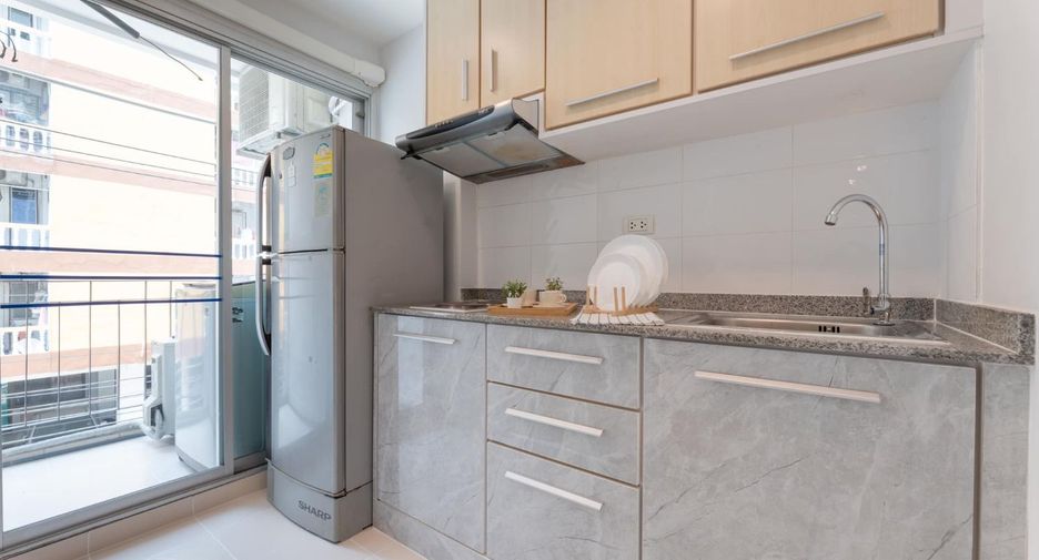 For sale 1 bed condo in Huai Khwang, Bangkok