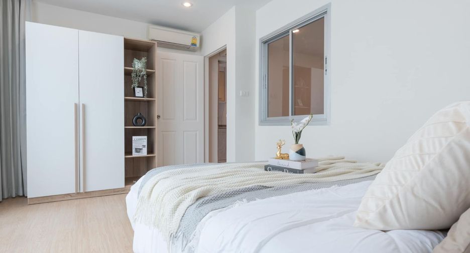 For sale 1 bed condo in Huai Khwang, Bangkok
