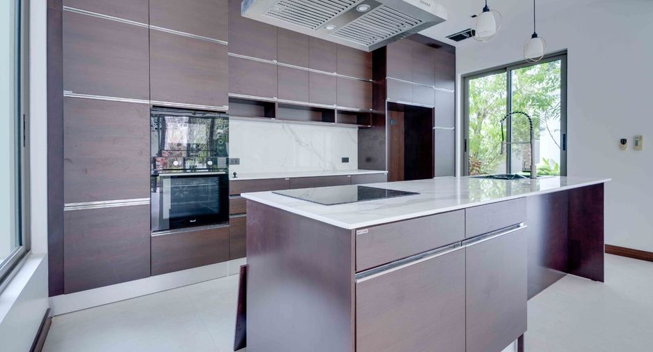 For sale 5 bedrooms house in Thalang, Phuket