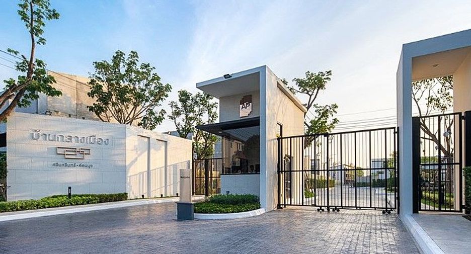 For rent 3 bedrooms townhouse in Prawet, Bangkok