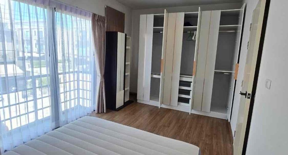 For rent 3 bedrooms townhouse in Prawet, Bangkok