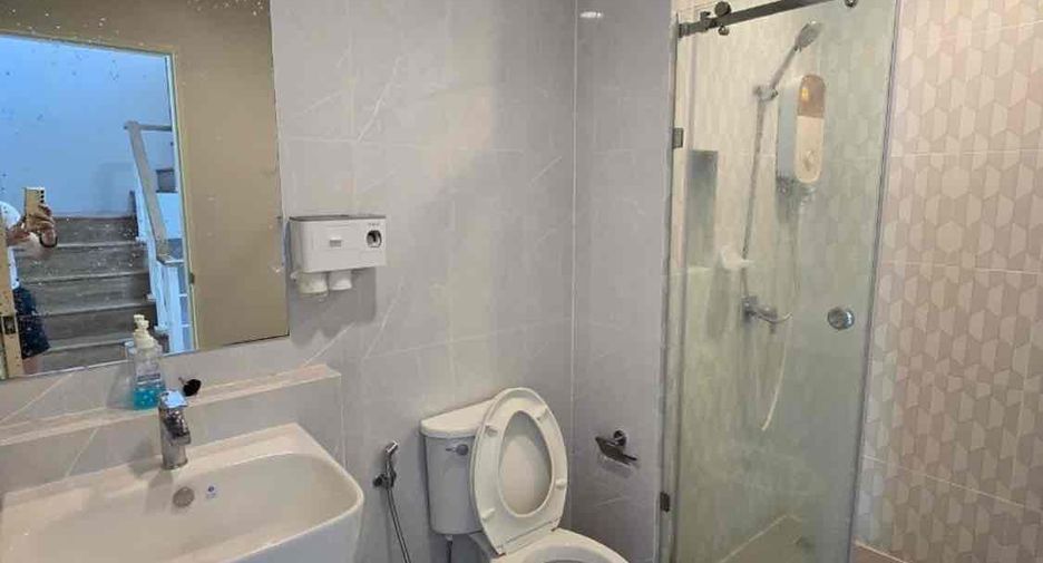 For rent 3 bedrooms townhouse in Prawet, Bangkok