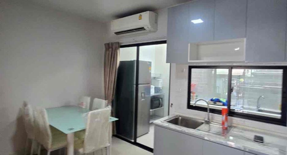 For rent 3 bedrooms townhouse in Prawet, Bangkok