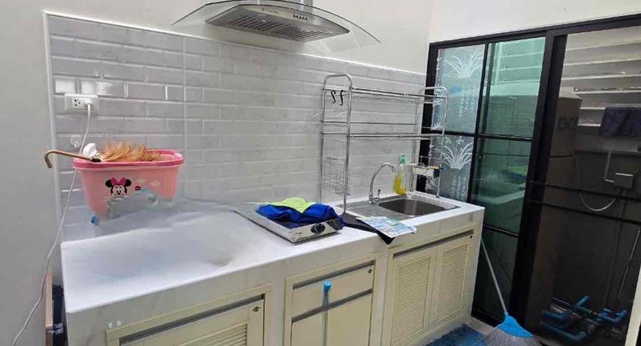 For rent 3 bedrooms townhouse in Prawet, Bangkok