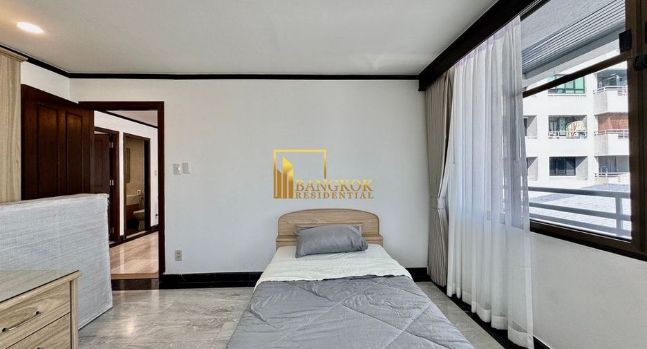 For rent 2 bedrooms condo in Khlong Toei, Bangkok