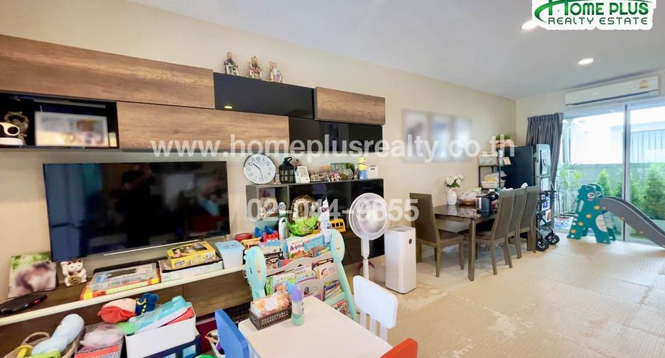 For sale 4 bedrooms townhouse in Bueng Kum, Bangkok