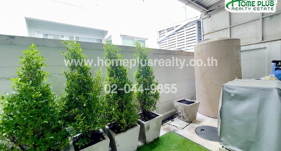 For sale 4 bedrooms townhouse in Bueng Kum, Bangkok