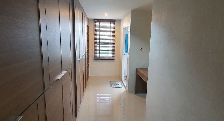 For rent 3 bedrooms townhouse in Phaya Thai, Bangkok