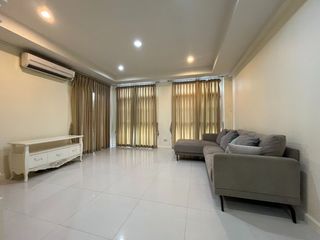 Reihenhaus zur Miete mit 3 Zimmer in Phaya Thai, Bangkok