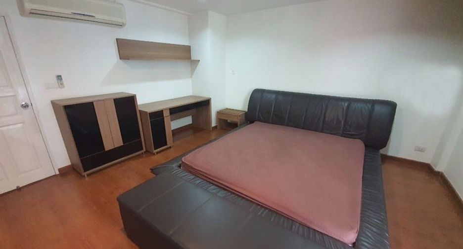 For rent 3 bedrooms townhouse in Phaya Thai, Bangkok