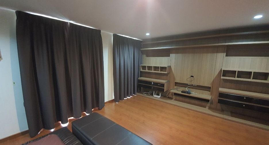 For rent 3 bedrooms townhouse in Phaya Thai, Bangkok