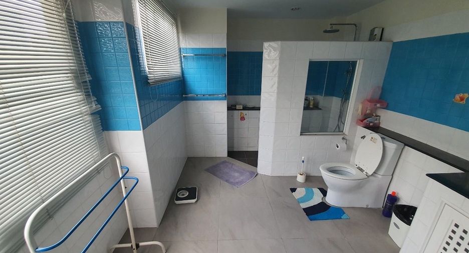 For rent 3 bedrooms townhouse in Phaya Thai, Bangkok