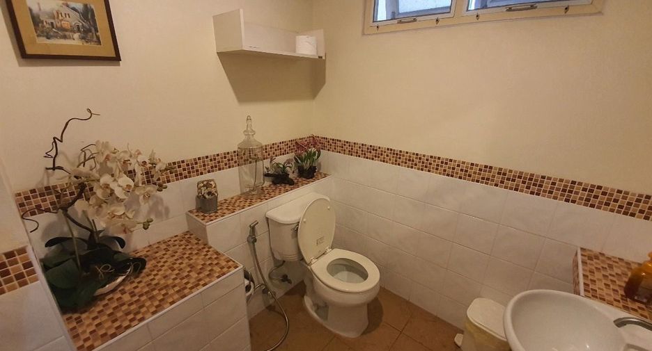 For rent 3 bedrooms townhouse in Phaya Thai, Bangkok