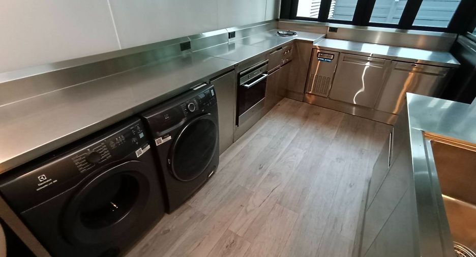 For sale 3 bedrooms house in Yan Nawa, Bangkok