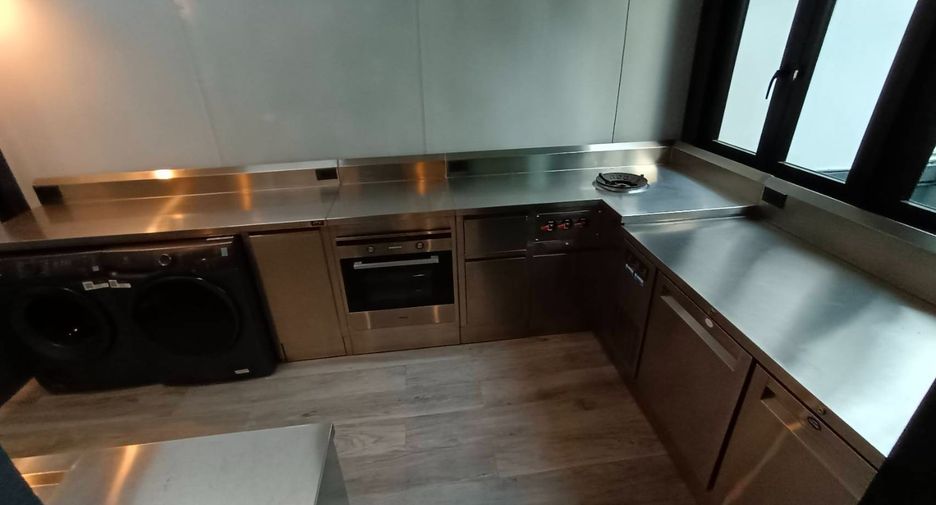 For sale 3 bedrooms house in Yan Nawa, Bangkok