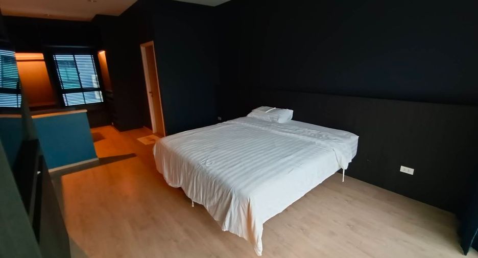 For sale 3 bedrooms house in Yan Nawa, Bangkok