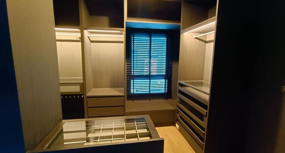 For sale 3 bedrooms house in Yan Nawa, Bangkok