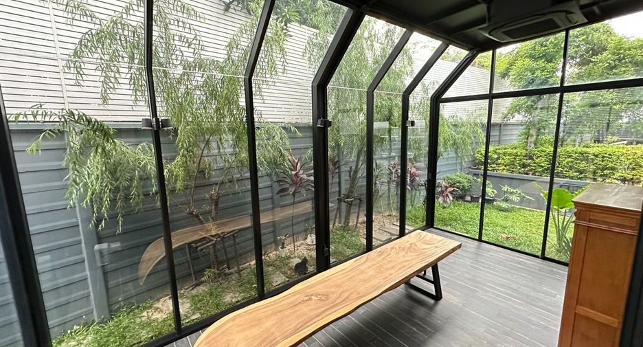 For sale 3 bedrooms house in Yan Nawa, Bangkok