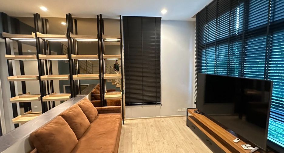 For sale 3 bedrooms house in Yan Nawa, Bangkok