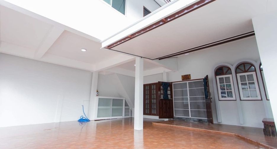 For rent 3 bedrooms house in Mueang Chiang Mai, Chiang Mai