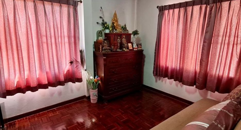 For sale 4 bedrooms house in Si Racha, Chonburi