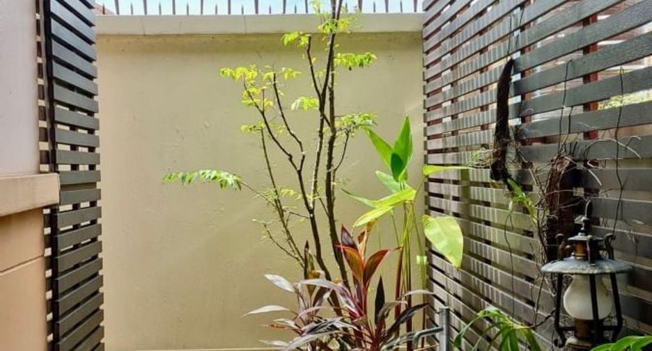 For sale 4 bedrooms house in Si Racha, Chonburi