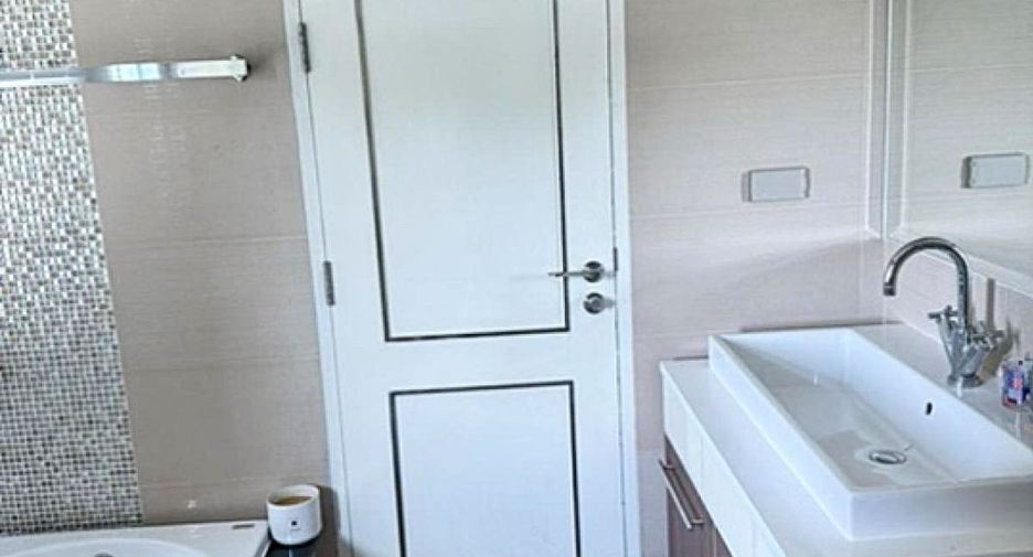 For rent 4 bedrooms house in Saphan Sung, Bangkok