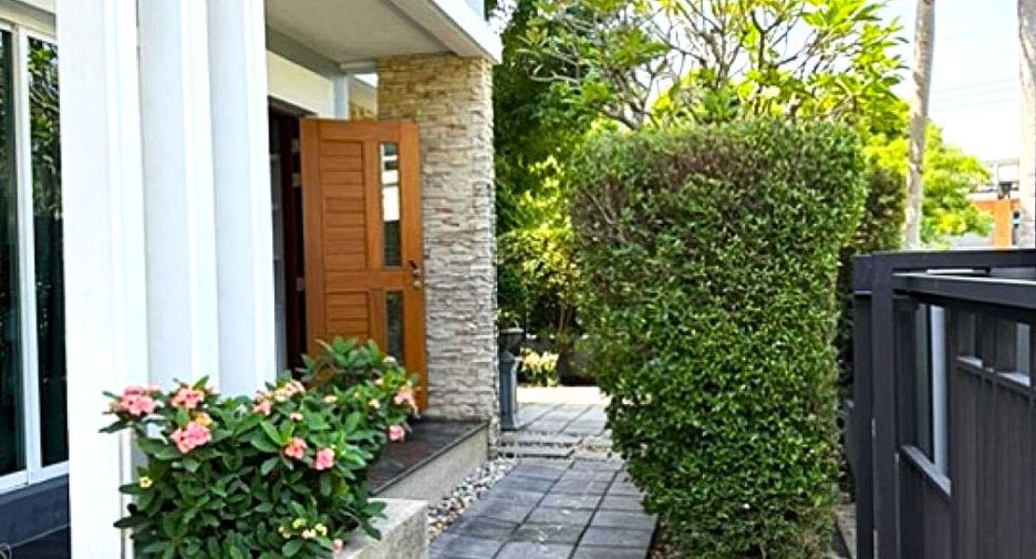 For rent 4 bedrooms house in Saphan Sung, Bangkok