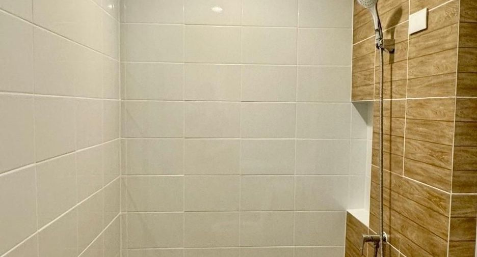 For rent 3 bedrooms townhouse in Bang Phli, Samut Prakan