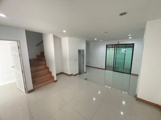 For rent 3 bed townhouse in Mueang Samut Prakan, Samut Prakan