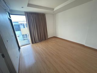 For rent 3 bed townhouse in Mueang Samut Prakan, Samut Prakan
