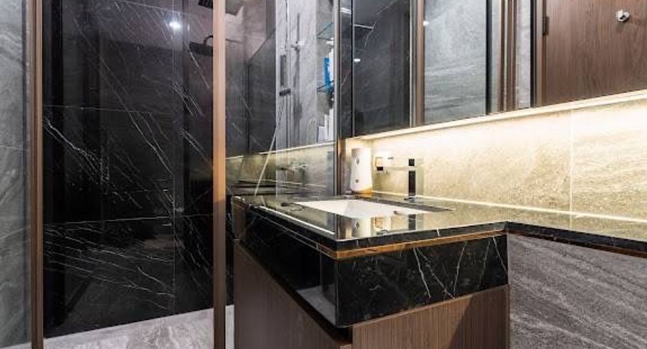 For sale 2 Beds condo in Khlong Toei, Bangkok