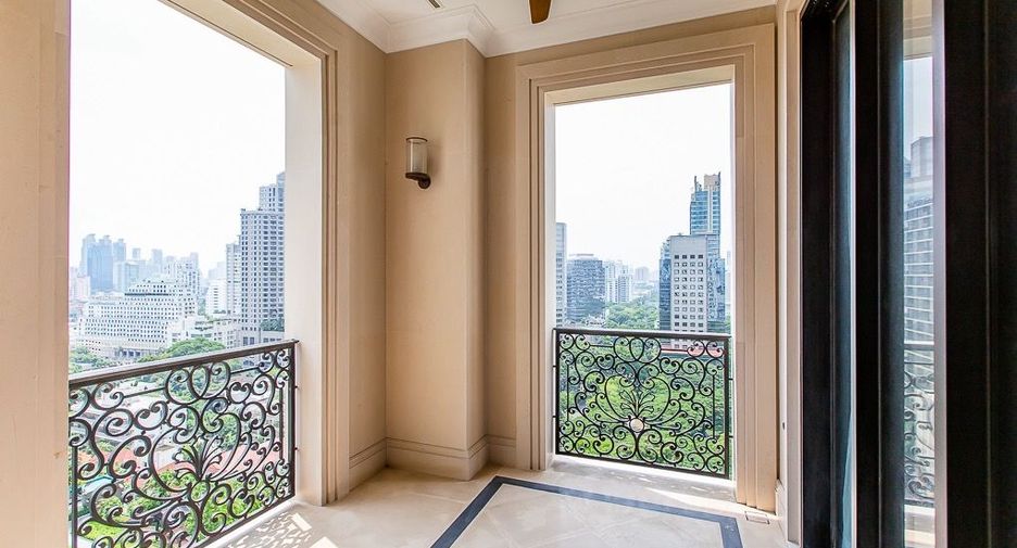 Condo en alquiler de 2 habitaciones en Pathum Wan, Bangkok