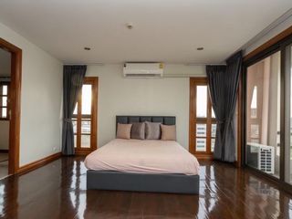 For rent 3 Beds condo in Phaya Thai, Bangkok