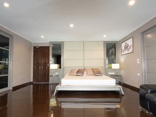 For rent 3 Beds condo in Phaya Thai, Bangkok