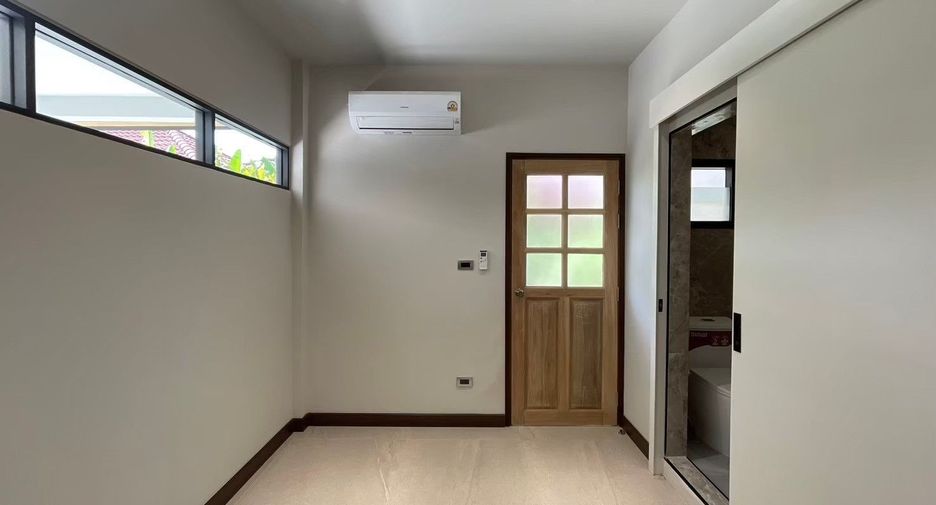 Haus zur Miete und zum Kauf mit 4 Zimmer in Mueang Chiang Mai, Chiang Mai