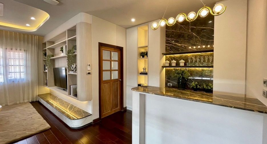 Haus zur Miete und zum Kauf mit 4 Zimmer in Mueang Chiang Mai, Chiang Mai