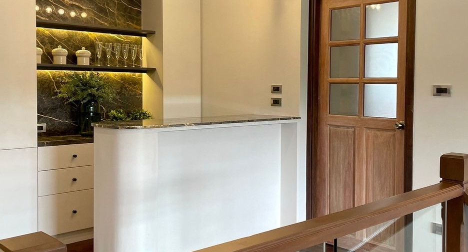 Haus zur Miete und zum Kauf mit 4 Zimmer in Mueang Chiang Mai, Chiang Mai