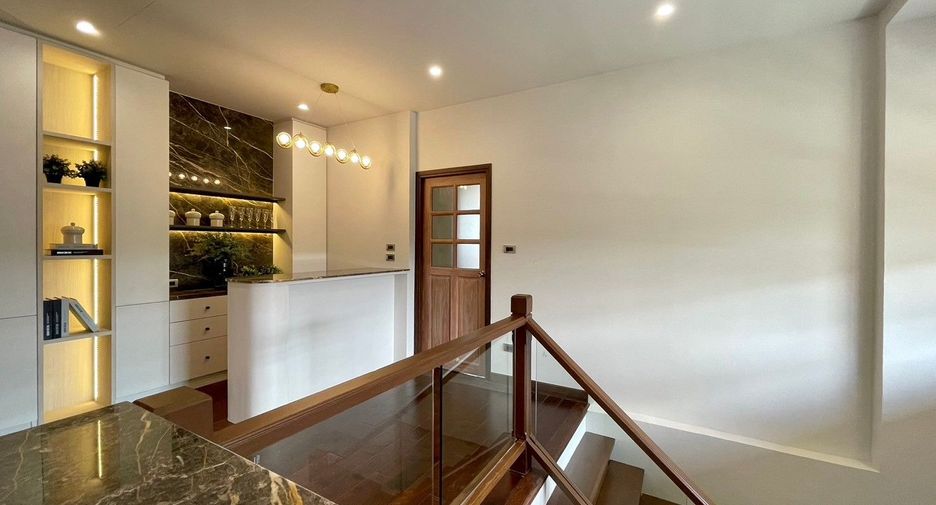Haus zur Miete und zum Kauf mit 4 Zimmer in Mueang Chiang Mai, Chiang Mai