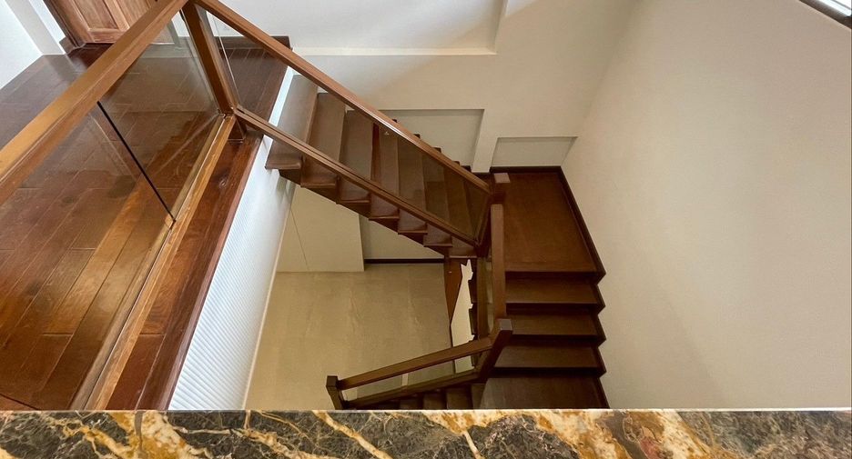 Haus zur Miete und zum Kauf mit 4 Zimmer in Mueang Chiang Mai, Chiang Mai