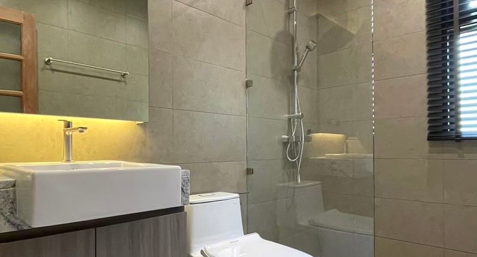 Haus zur Miete und zum Kauf mit 4 Zimmer in Mueang Chiang Mai, Chiang Mai