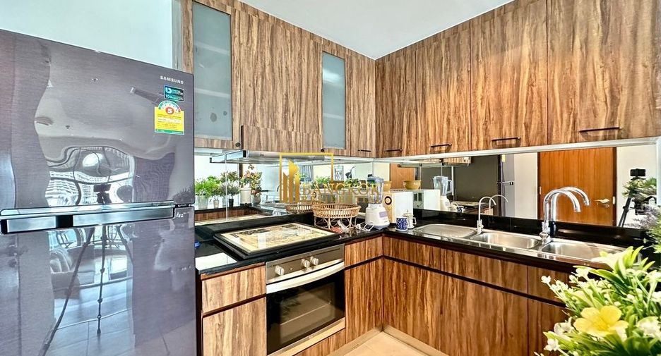For rent 2 bedrooms condo in Khlong Toei, Bangkok